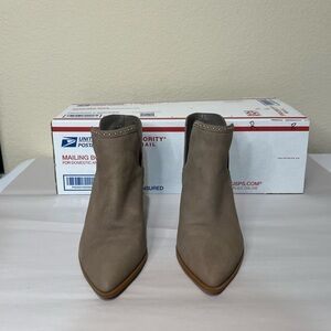 Sole Society So Dalphine Pointed Toe Taupe Ankle leather Booties Size 7